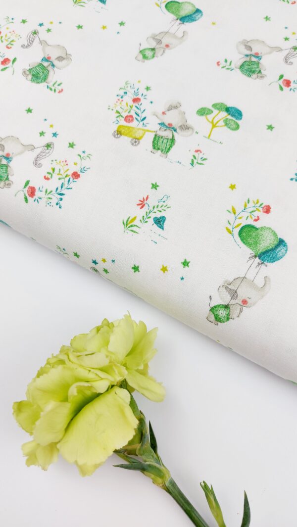 Popelín Infantil Elefantes al Vuelo Verde&Gris